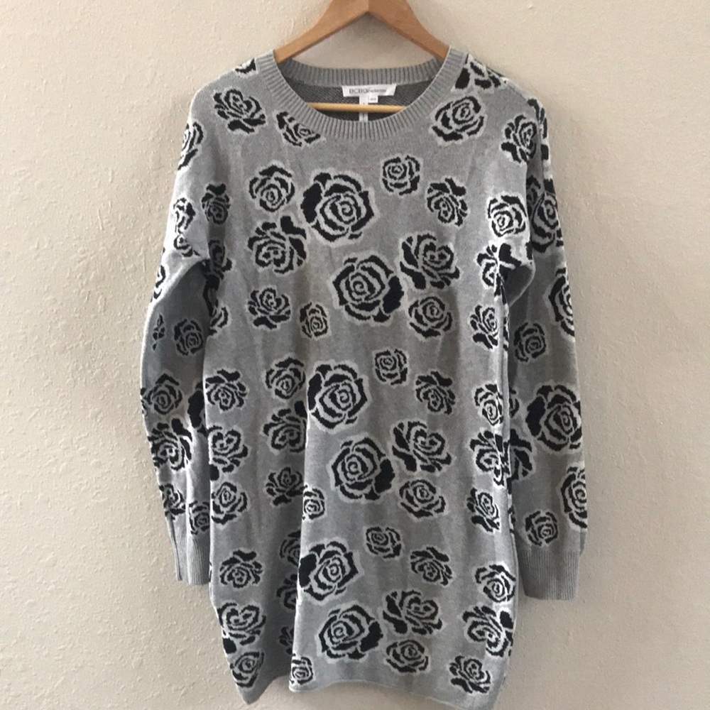 BCBG SWEATER DRESS SZ s runs Like a M